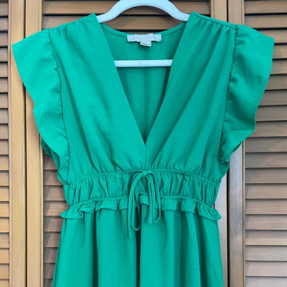 Green ruffle sleeve mini dress - Picture 2 of 6